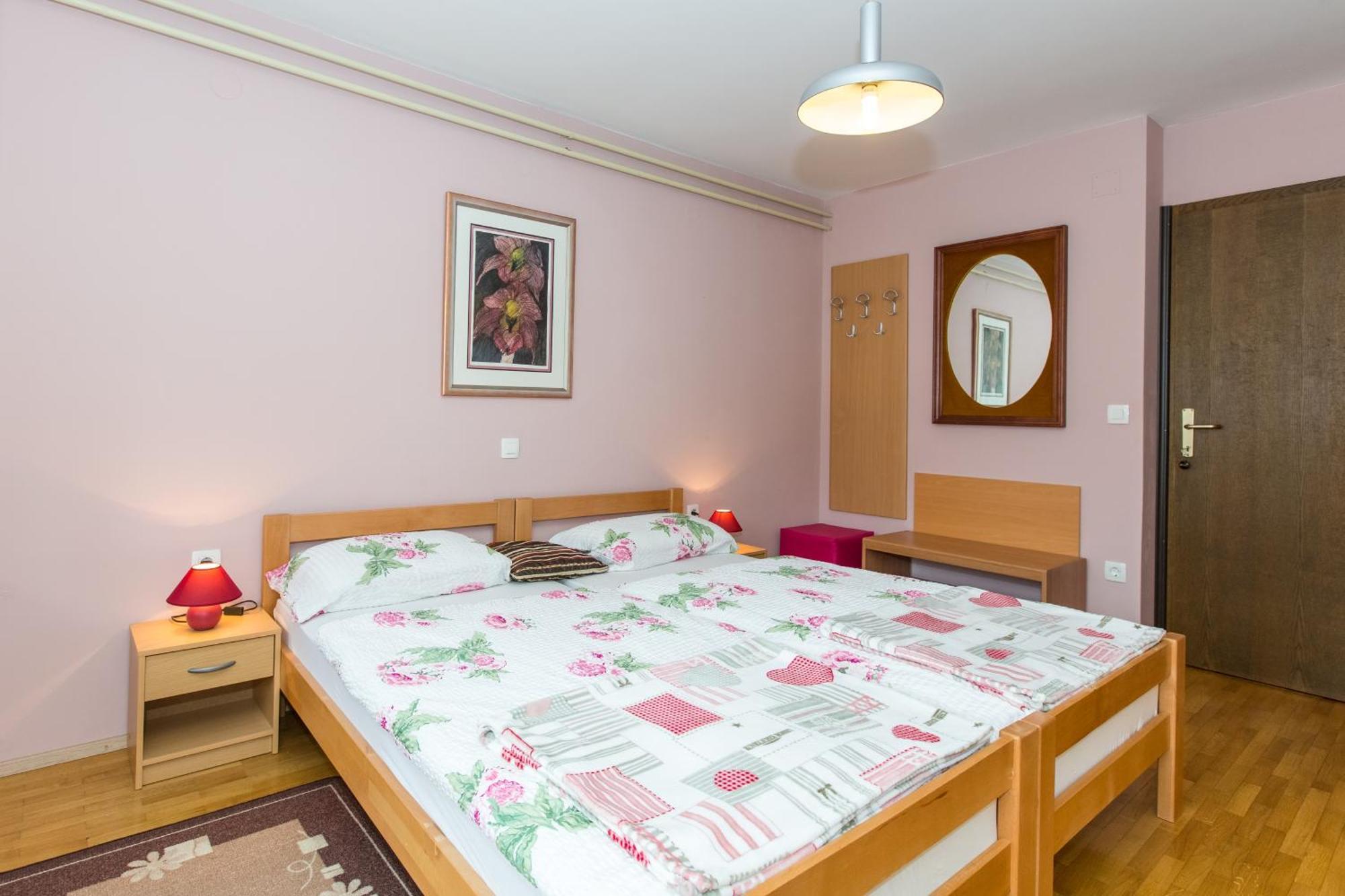 Ina Apartment