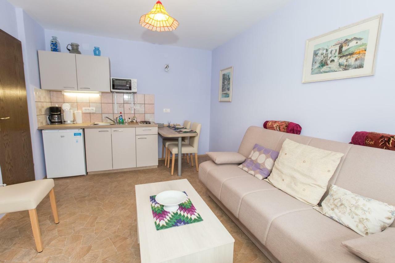 Ina Apartment